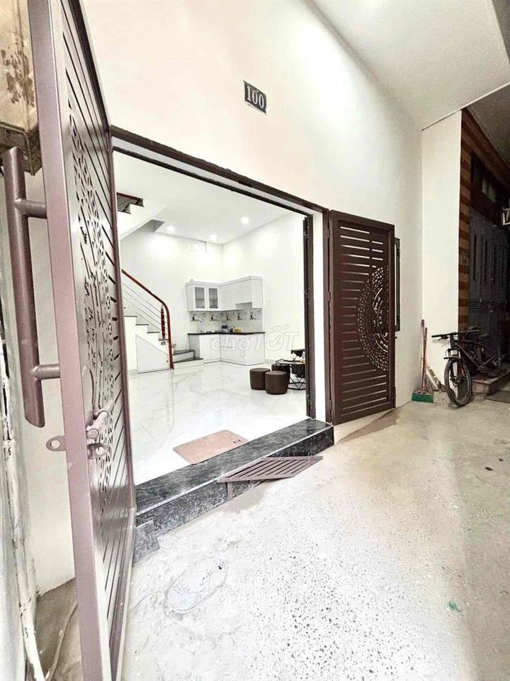 Hiếm- Nhà Văn Chương Đống Đa Hà Nội- gần mặt phố - sát ô tô không QH