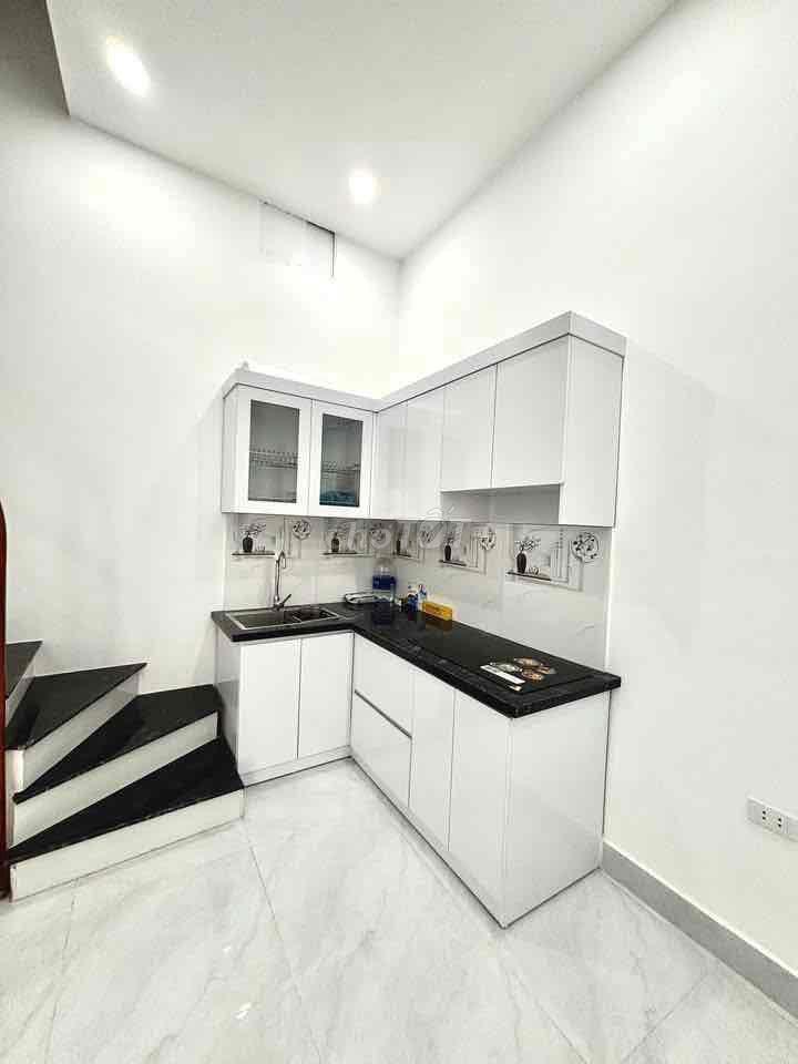 Hiếm- Nhà Văn Chương Đống Đa Hà Nội- gần mặt phố - sát ô tô không QH