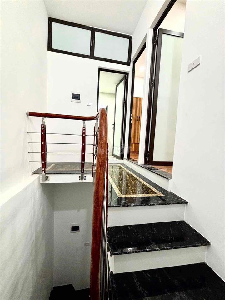 Hiếm- Nhà Văn Chương Đống Đa Hà Nội- gần mặt phố - sát ô tô không QH