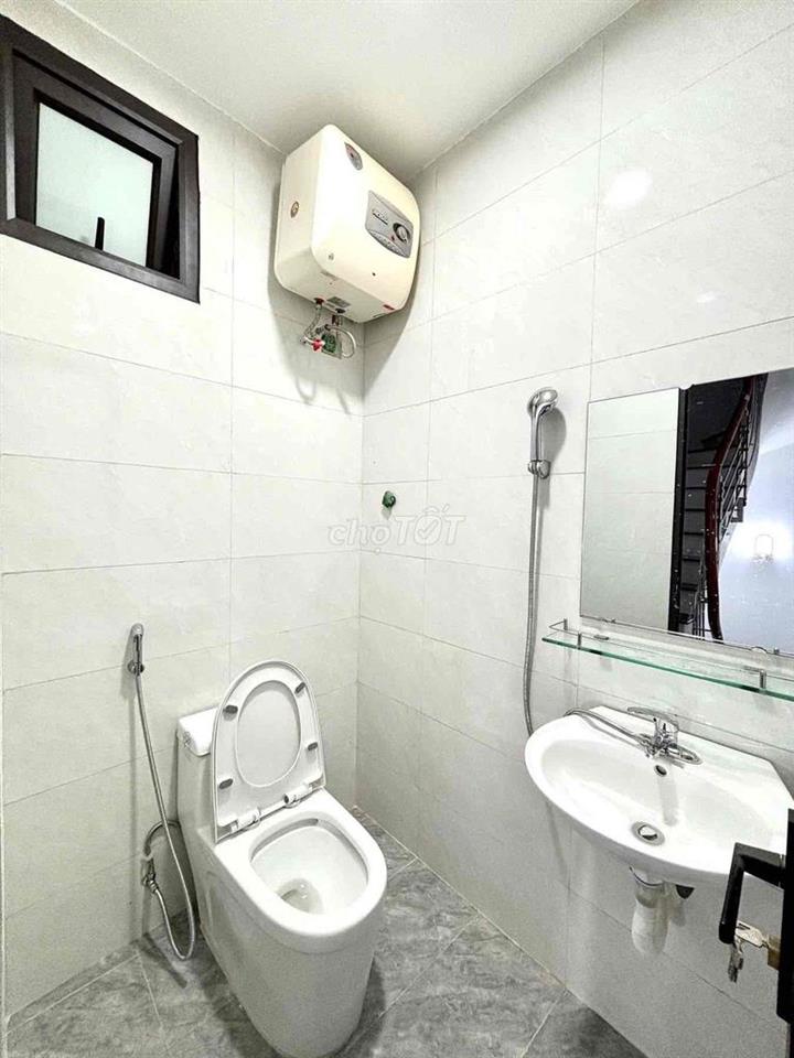 Hiếm- Nhà Văn Chương Đống Đa Hà Nội- gần mặt phố - sát ô tô không QH