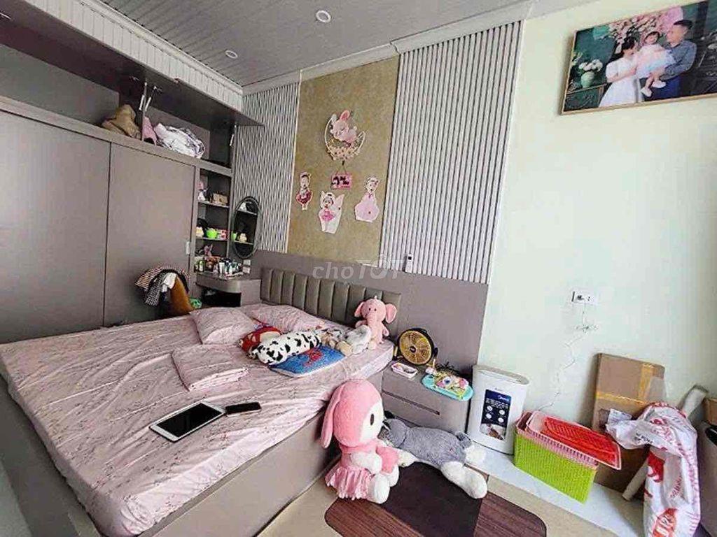 NHÀ PLO ĐƯỜNG LÁNG - Ô TÔ NẰM TRONG NHÀ