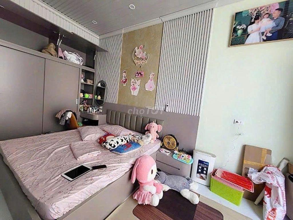 Nhà mới phân lô đường Láng 5 tầng, nội thất hiện đại, ô tô vào nhà