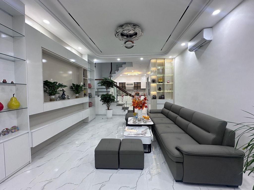 Bán nhà phố Tô Vĩnh Diện, 5T mới xây, thang máy, NT xịn, ô tô vào nhà