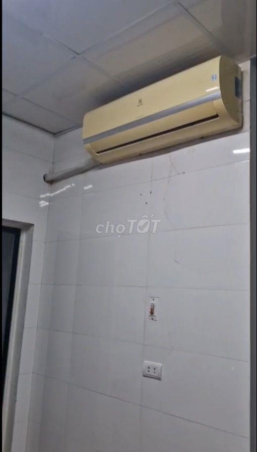 Cho thuê nhà ở tầng 3 nhà mặt phố 370 Thái Hà