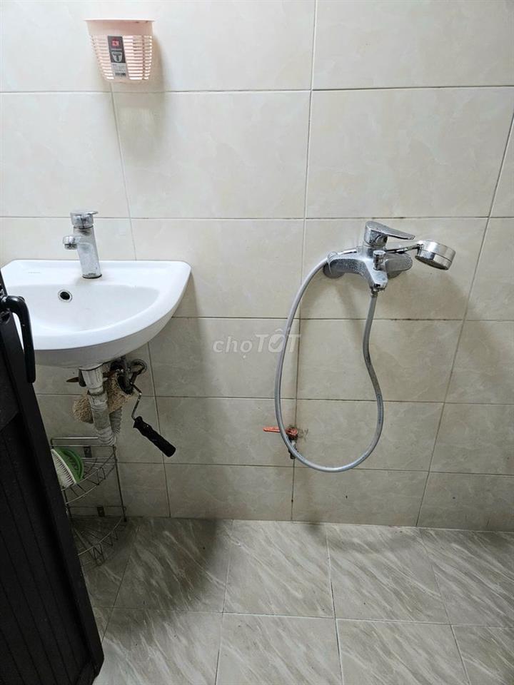 Cho thuê nhà 2 tầng gần trường, chợ, phố ngõ to