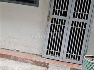 Cho thuê nhà 2 tầng gần trường, chợ, phố ngõ to