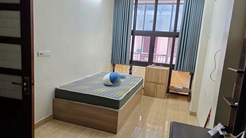Cho thuê mặt bằng vừa ở vừa kinh doanh gần hồ Hoàng Cầu