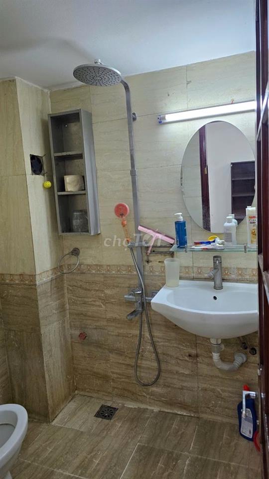 Cho thuê mặt bằng vừa ở vừa kinh doanh gần hồ Hoàng Cầu