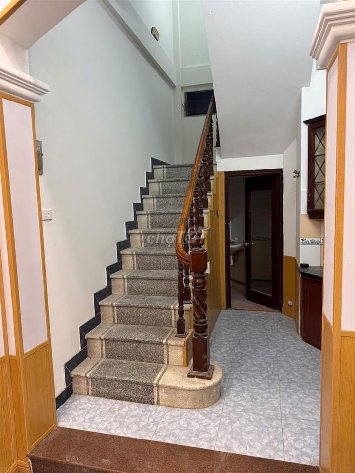 Thuê nhà 5 tầng, 32m2, ngõ rộng, mặt tiền 7m, phù hợp kinh doanh