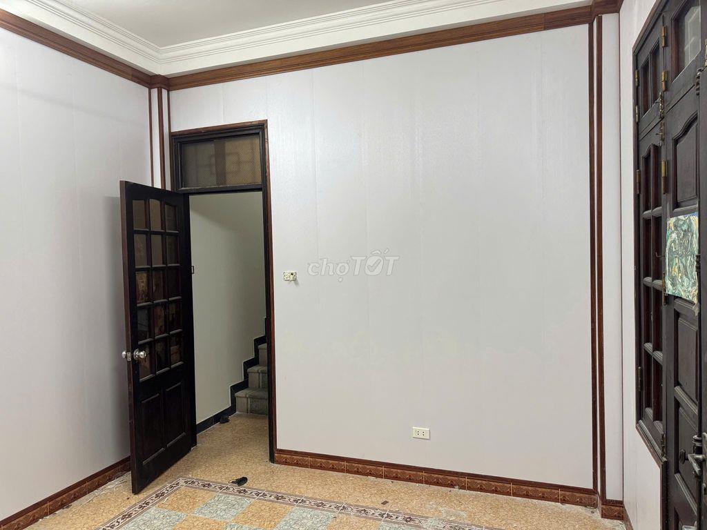 Thuê nhà 5 tầng, 32m2, ngõ rộng, mặt tiền 7m, phù hợp kinh doanh