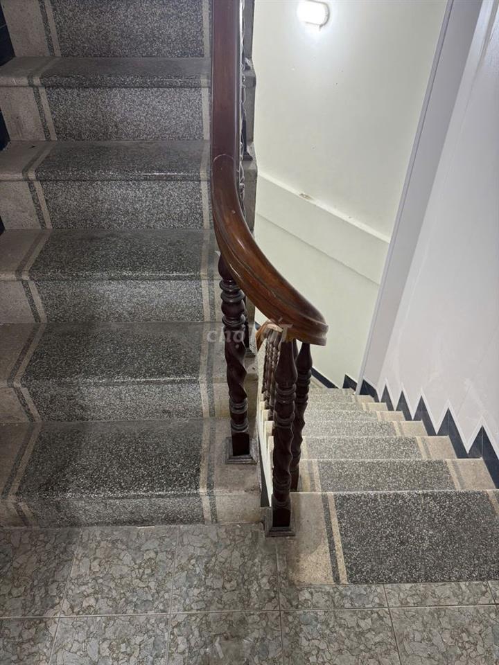 Thuê nhà 5 tầng, 32m2, ngõ rộng, mặt tiền 7m, phù hợp kinh doanh