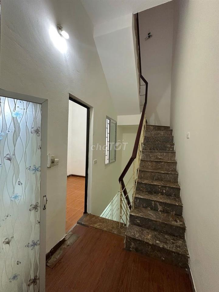 Cho thuê nhà riêng tại Ngõ 292 Phố Chợ Khâm Thiên