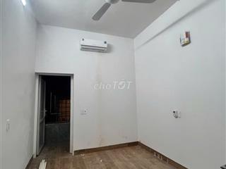 Cho thuê tầng 1 + 2 Nhà mặt hồ Đống Đa