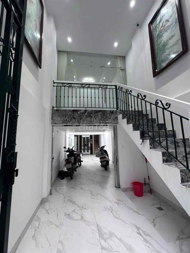 Cho thuê nhà mới xây 5 tầng mặt ngõ khâm thiên cách 20w