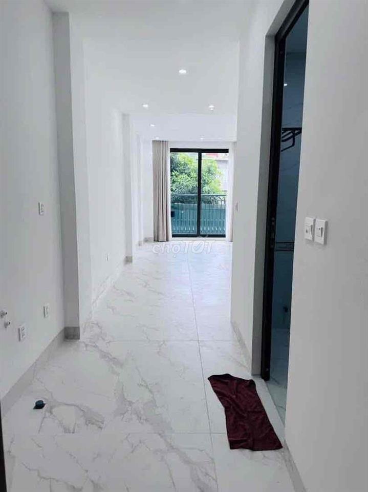 Cho thuê nhà mới xây 5 tầng mặt ngõ khâm thiên cách 20w