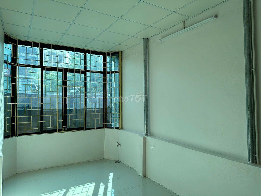 Chính chủ cho thuê nhà mặt phố Thái Hà, phường Đống Đa, Hà Nội