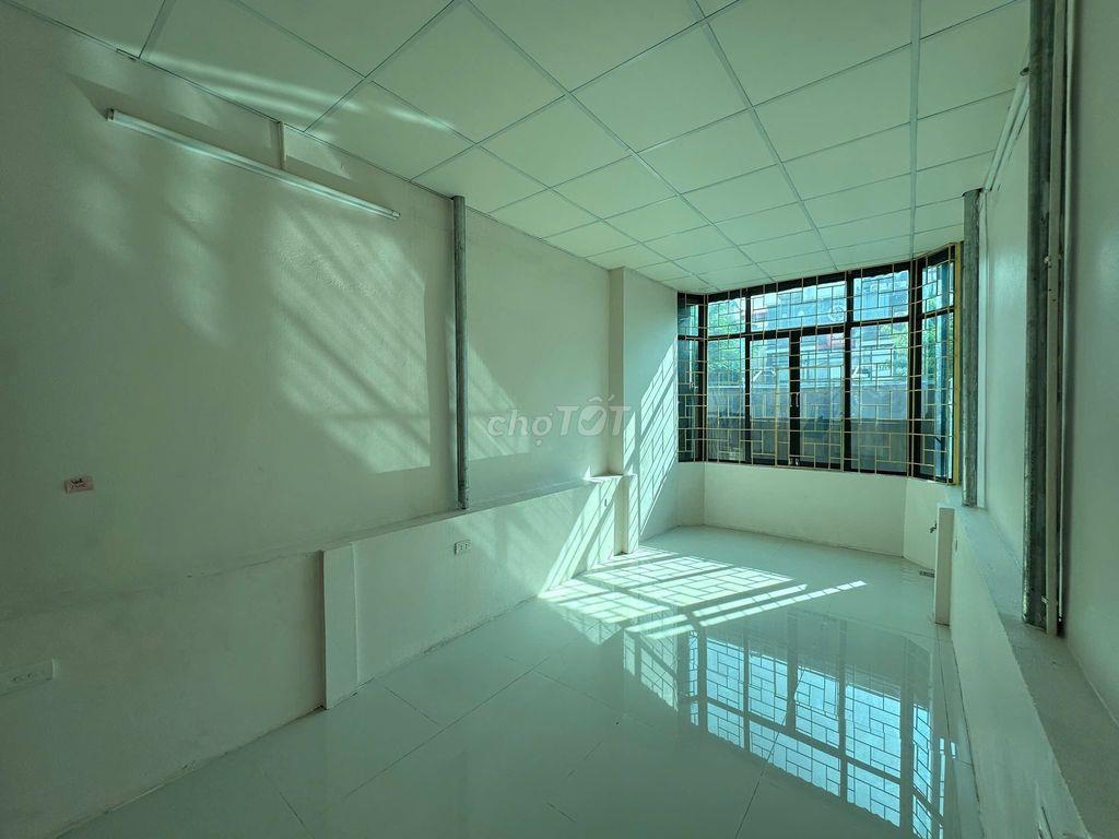 Chính chủ cho thuê nhà mặt phố Thái Hà, phường Đống Đa, Hà Nội