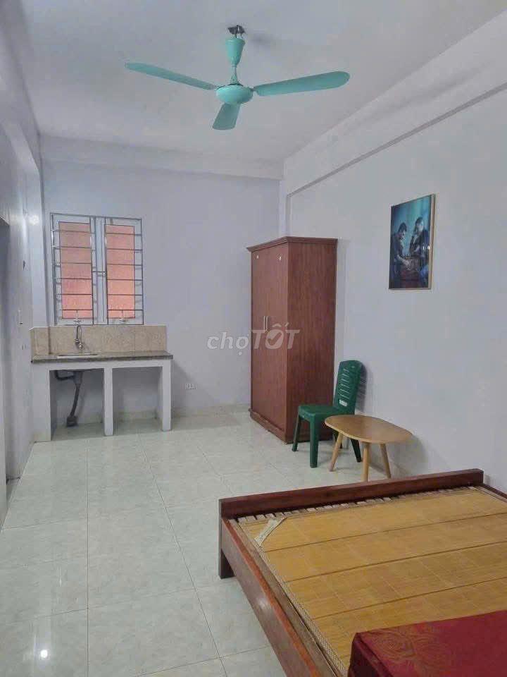 👉Còn phòng như ảnh  Địa chỉ : Ngõ 3 Thái Hà ( thông 252 Tây Sơn )