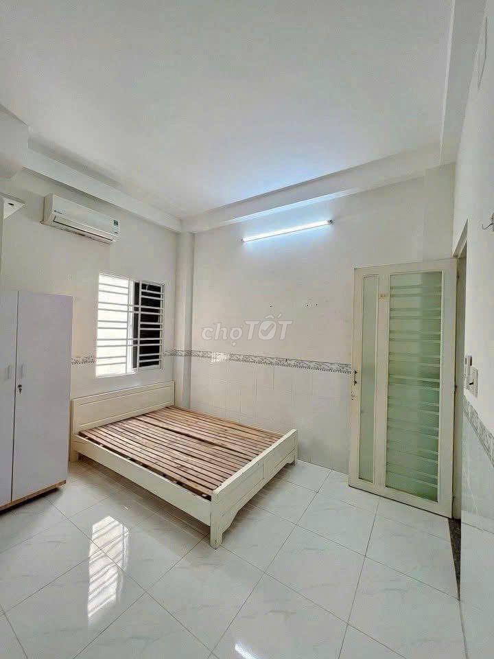 CCMN thang máy ngõ 7 Thái hà đối diện đh Thuỷ Lợi 