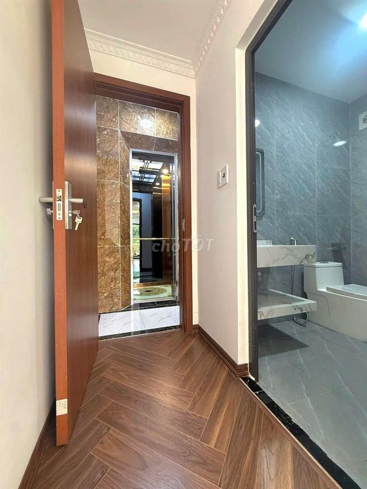 BÁN NHÀ BÁT KHỐI 5 TẦNG THANG MÁY GẦN CẦU THANH TRÌ GIÁ CHỈ 5,X TỶ