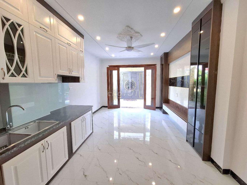 BÁN NHÀ BÁT KHỐI 5 TẦNG THANG MÁY GẦN CẦU THANH TRÌ GIÁ CHỈ 5,X TỶ
