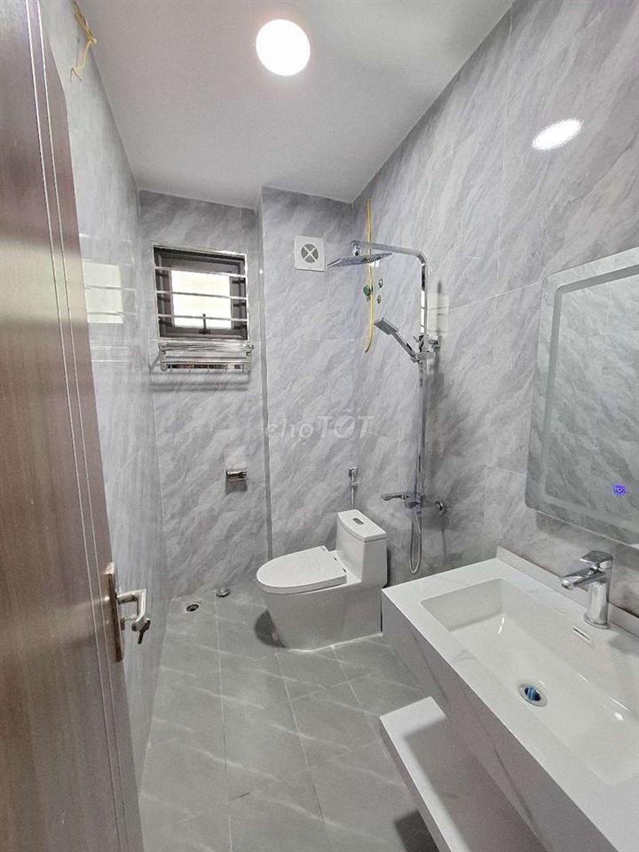 BÁN NHÀ BÁT KHỐI 5 TẦNG THANG MÁY GẦN CẦU THANH TRÌ GIÁ CHỈ 5,X TỶ