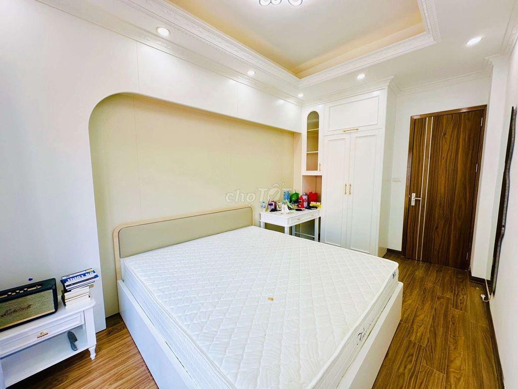 Bán nhà Bát Khối, Long Biên - 5 tầng, 6 ngủ, mặt đường ô tô tải