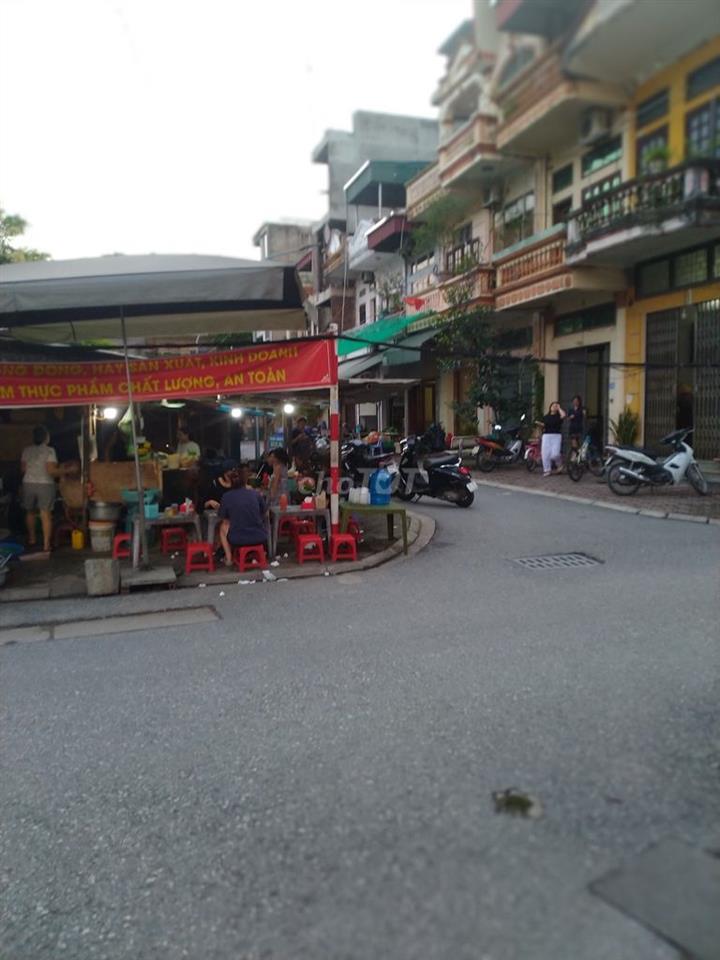 Bán nhà mặt chợ Tổ dân phố Cơ khí Yên Viên, Phù Đổng, 60m² giá 10,6 tỷ