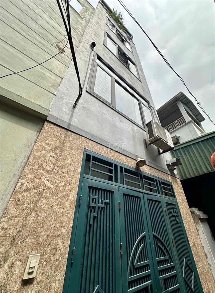Trung tâm  Long Biên 50m2  5tầng 4phòng ngủ 7.5 tỷ