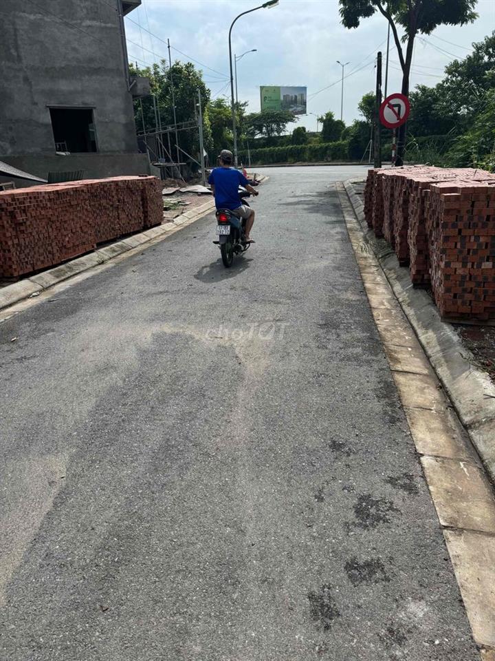 chủ đi nước ngoài cần bán đất