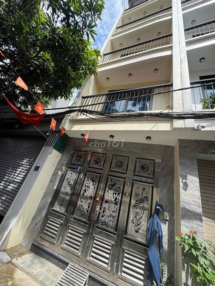 Tư Đình - Long Biên  ô tô đỗ cửa gần cầu Trần Hưng Đạo
