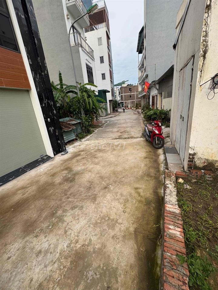 Sẵn nhà Cự Khối -Long Biên 7 tầng thang máy ô tô đỗ cửa