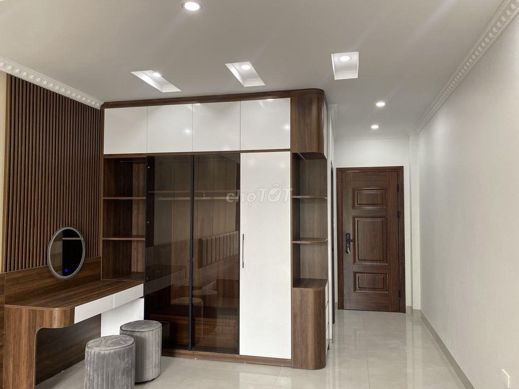 Bán 2 căn  4,5 tầng,ngõ 5,5m,dt 46m từ t2 50m