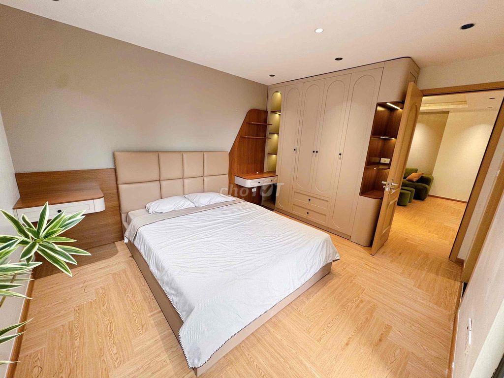 gia đình chuyển nhượng căn chung cư 2 ngủ, 2 vệ sinh, căn góc, 4,x tỷ.