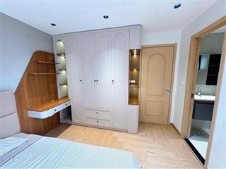 gia đình chuyển nhượng căn chung cư 2 ngủ, 2 vệ sinh, căn góc, 4,x tỷ.