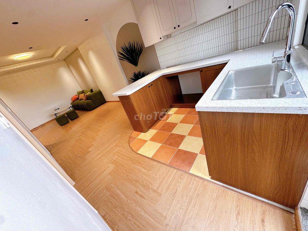 gia đình chuyển nhượng căn chung cư 2 ngủ, 2 vệ sinh, căn góc, 4,x tỷ.