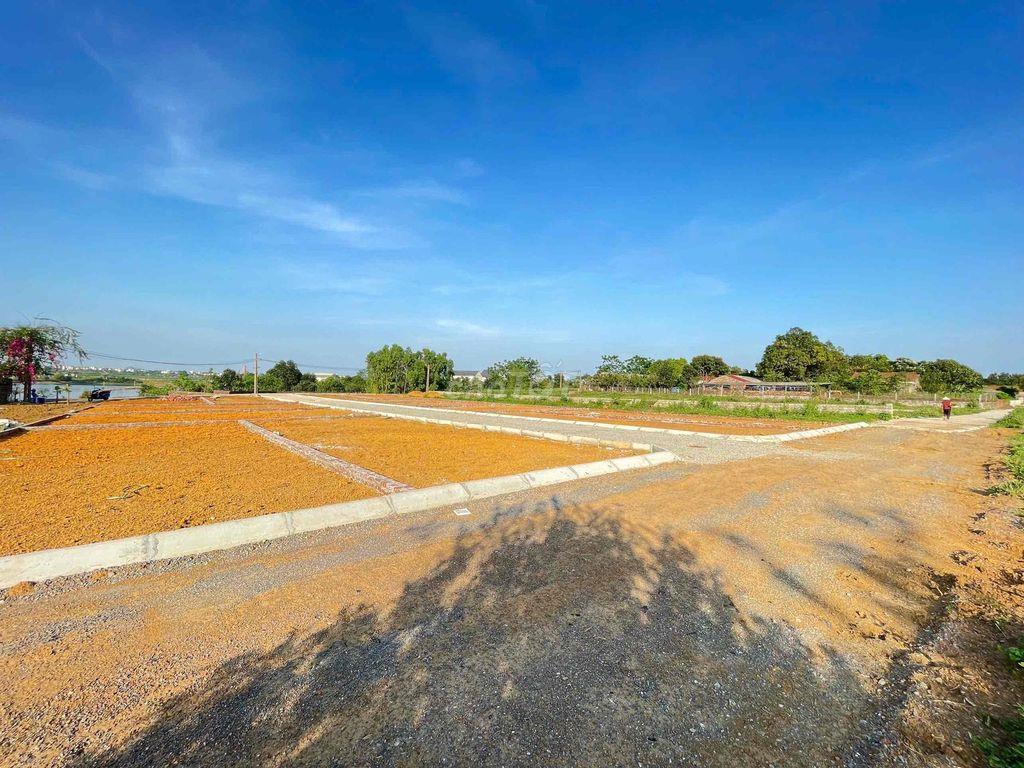Cần bán 104,4m2 viu hồ, 2.2ty MT 6.19m ngõ thông, Phú Cát, Hà Nội