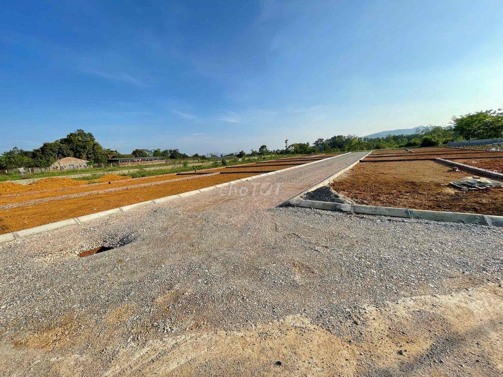 Cần bán 104,4m2 viu hồ, 2.2ty MT 6.19m ngõ thông, Phú Cát, Hà Nội