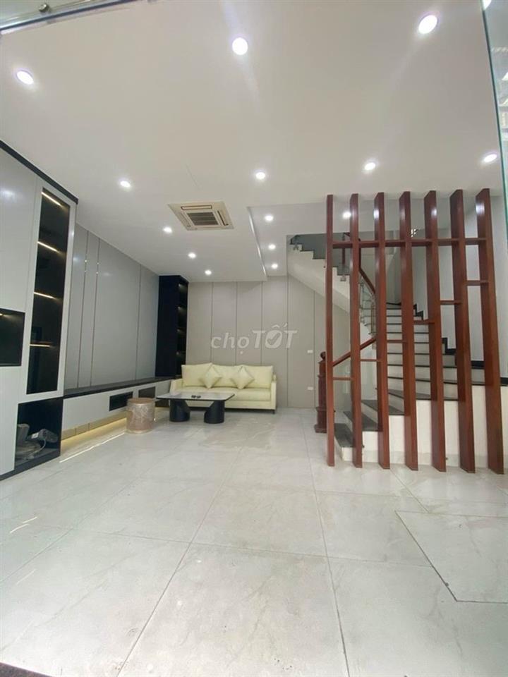 8,5 tỷ, 40m2, 4 tầng, ô tô vào nhà, không dính quy hoạch