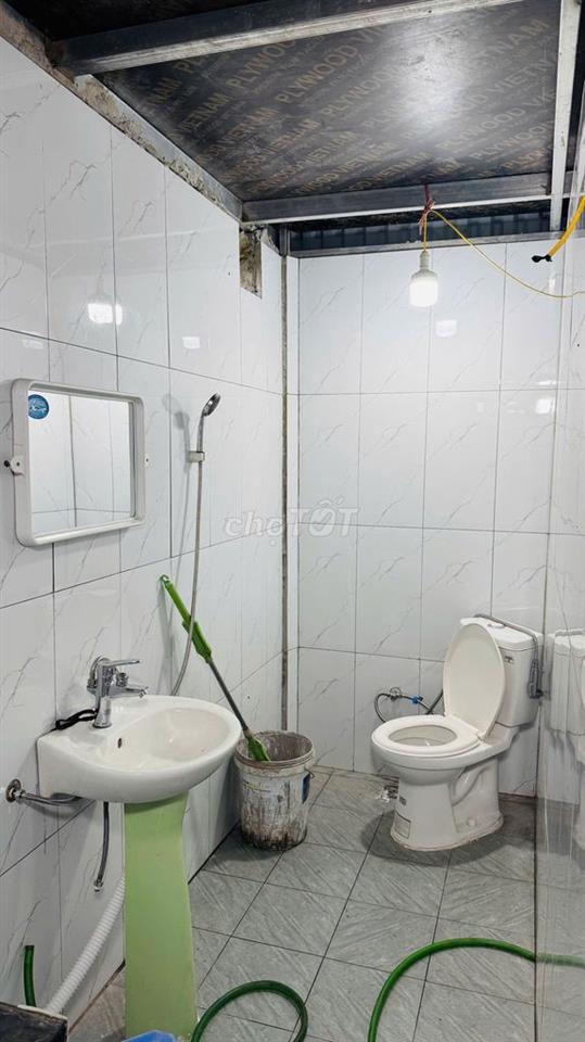 Cho thuê nhà ở có chỗ để xe ô tô rộng