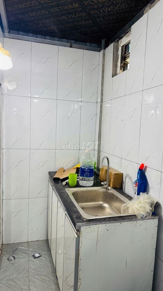 Cho thuê nhà ở có chỗ để xe ô tô rộng