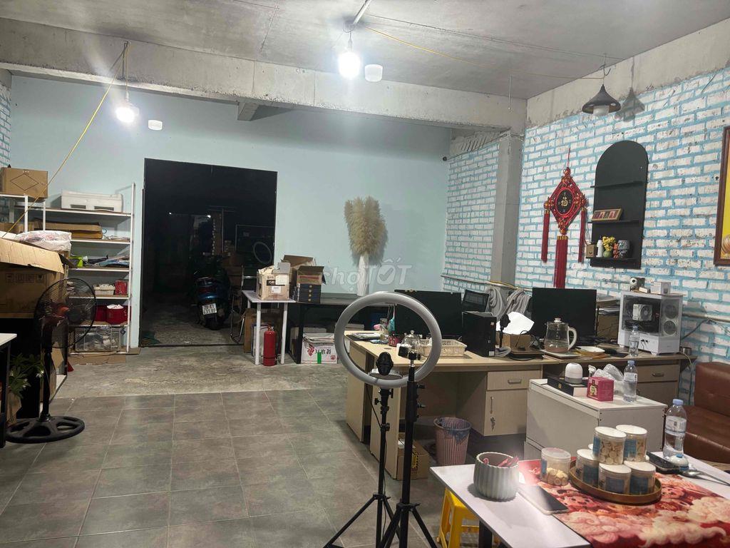 Cho Nhà liền kề khu d đô thị geleximco, 12tr, Có thể ở ngay