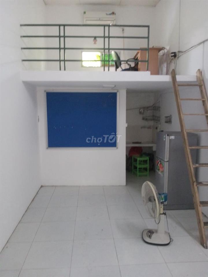 Có phòng 20m2 khép kín có gác xép