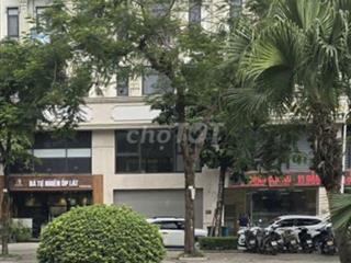 Cho thuê biệt thự 91m2, gần 700m2 sàn tại TT2-3 Khu C Him Lam Vạn Phúc