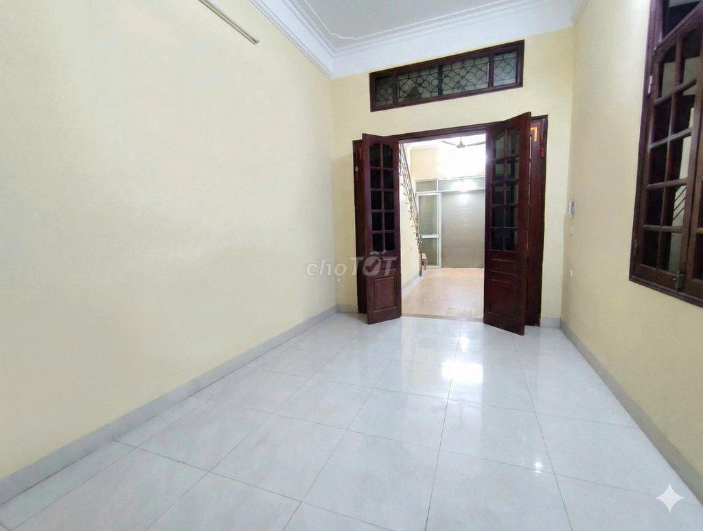 Cho thuê nhà căn góc 82 ngô quyền hà đông, 110m nhà 3 tầng, kinh doanh