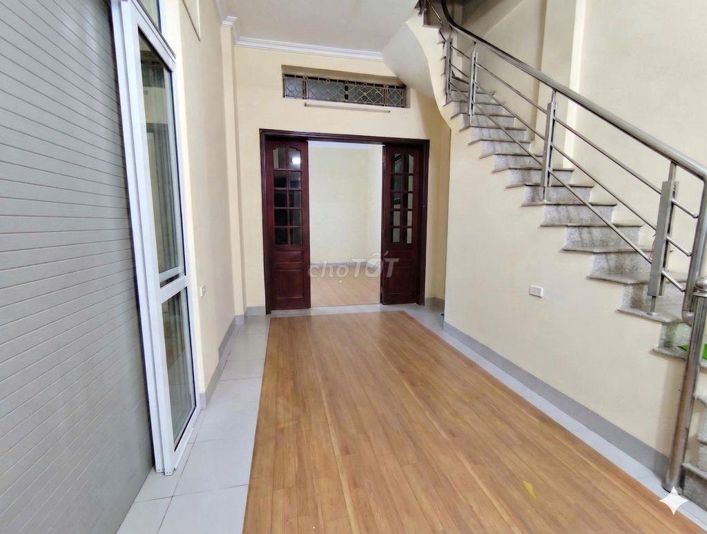 Cho thuê nhà căn góc 82 ngô quyền hà đông, 110m nhà 3 tầng, kinh doanh