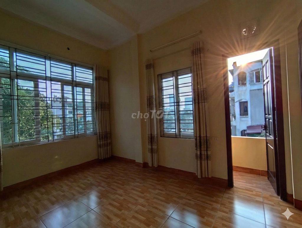 Cho thuê nhà căn góc 82 ngô quyền hà đông, 110m nhà 3 tầng, kinh doanh