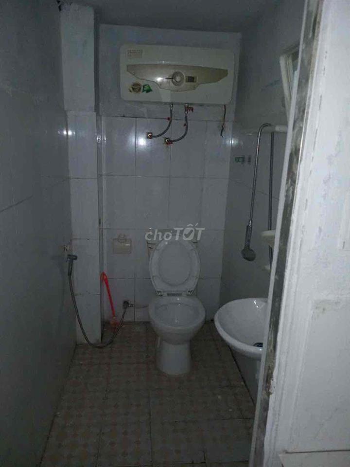cần cho thuê nhà ở + bán hàng được MT2,8 m x 9