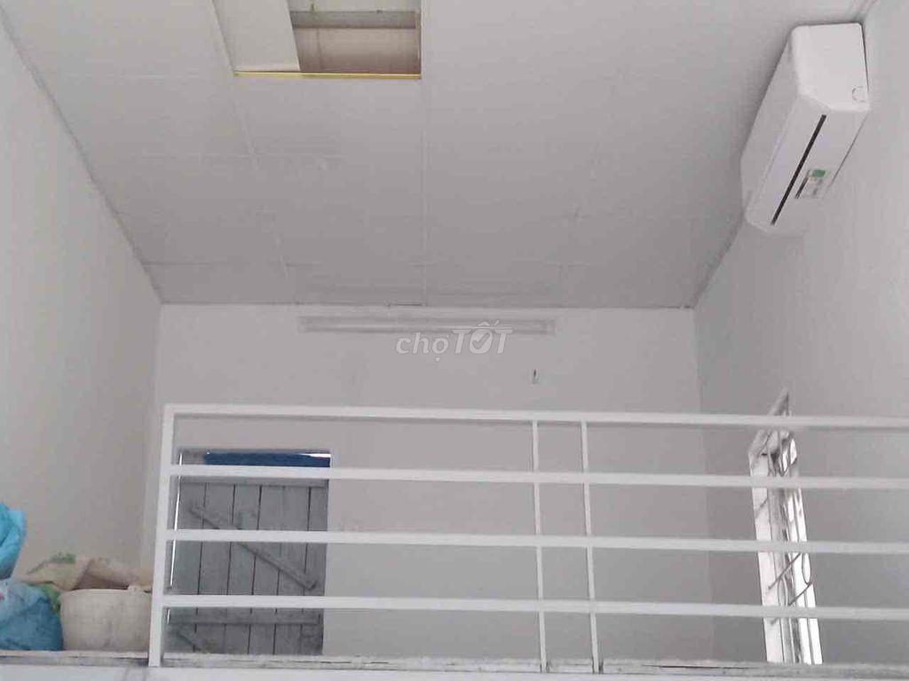 cần cho thuê nhà ở + bán hàng được MT2,8 m x 9