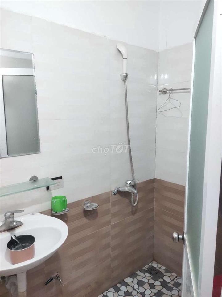 Còn hai phòng vào ở luôn